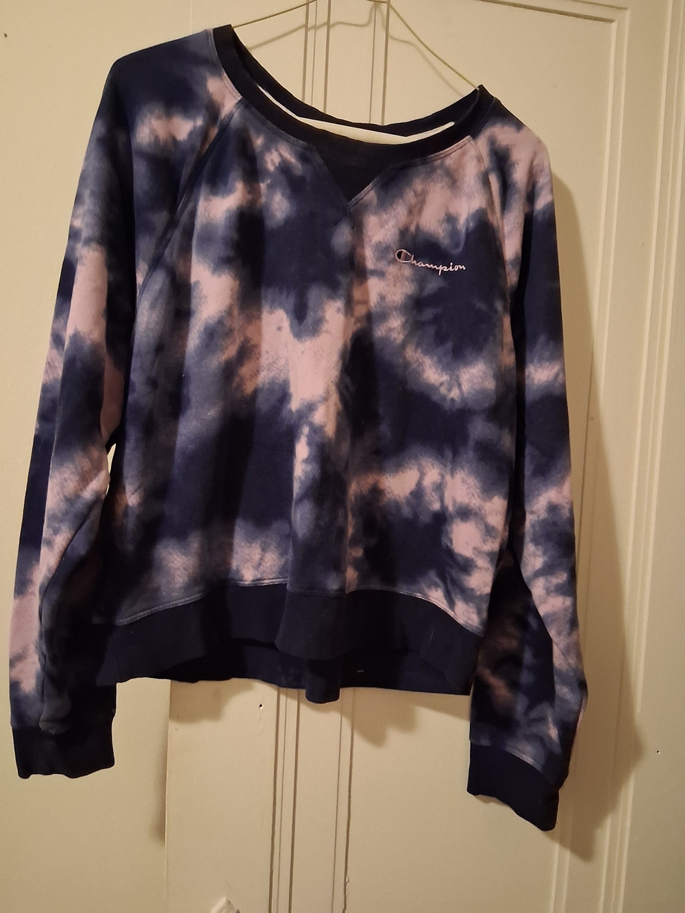 Champion Script Logo Tie-Dye Crewneck Sweatshirt Blue & Pink XL